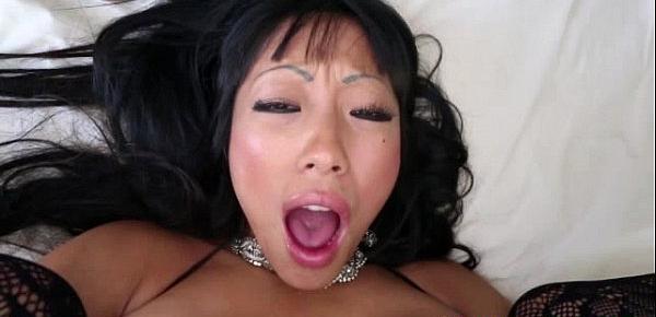  Asian pornstar Gaia pleasing cock